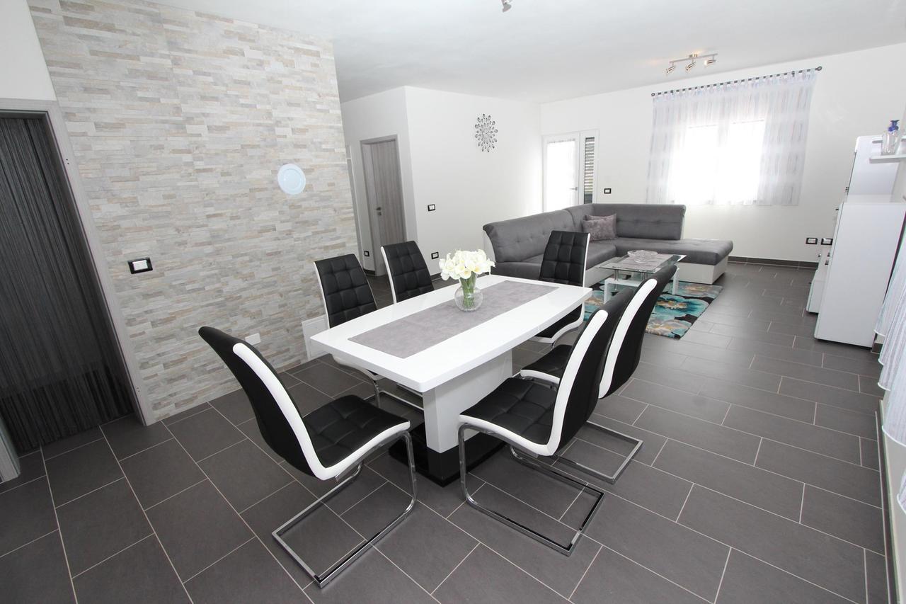 Apartment Mondelaco Rovinj Exterior photo
